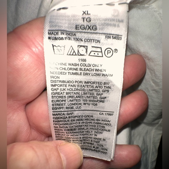 Gap Size XL white cotton button down. Women’s styling , relaxed fit. VGUC. - Picture 5 of 7